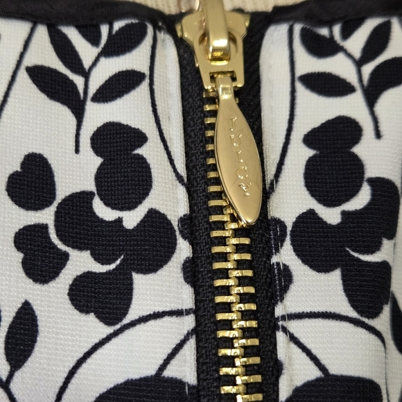 JUICY COUTURE Black and White Print With Peach,Green Floral Sleeveless Dress. 8 - Picture 6 of 12